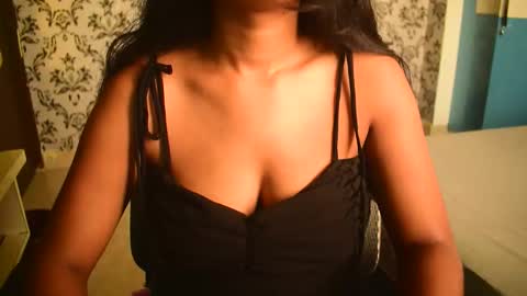 Snapshot of shanaya_indian chatting on 09.15.25 shanaya indian online show from 09.15.25