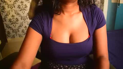 Snapshot of shanaya_indian chatting on 11.21.25 shanaya indian online show from 11.21.25