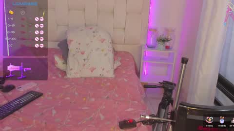 Snapshot of shannakendall chatting on 02.24.25 Shana online show from 02.24.25