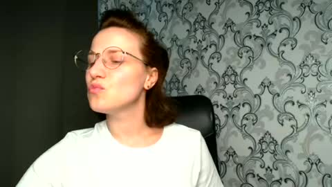 Snapshot of shannen_sweet chatting on 06.15.26 Shannen online show from 06.15.26