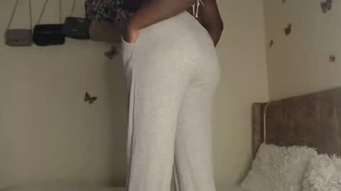 Snapshot of shannky_ chatting on 02.10.26 shannky online show from 02.10.26