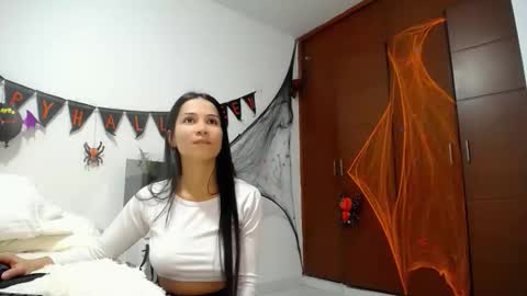 Snapshot of shantalkimberly chatting on 10.20.25 maria online show from 10.20.25