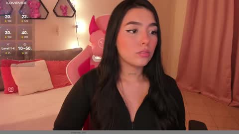 Snapshot of shantall_vidales chatting on 02.21.25 online show from 02.21.25