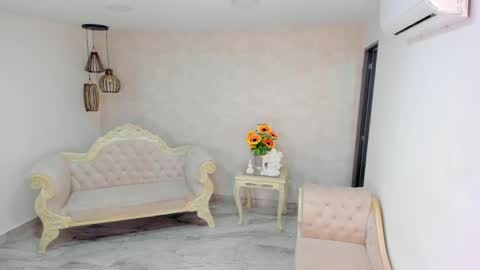 ShantallKnowles online show from 04.08.26