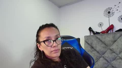 Snapshot of shantey_laurent chatting on 02.26.26 shantey online show from 02.26.26