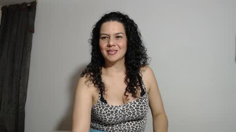 sharickleon11 online show from 01.27.25