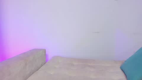 Hi fiends ---- I usually start online from Monday to Friday from 1000 am Saturdays and Sundays at 600 am Colombia time online show from 01.23.25