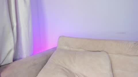 Hi fiends ---- I usually start online from Monday to Friday from 1000 am Saturdays and Sundays at 600 am Colombia time online show from 02.26.25