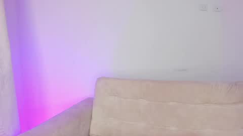 Hi fiends ---- I usually start online from Monday to Friday from 1000 am Saturdays and Sundays at 600 am Colombia time online show from 03.05.25