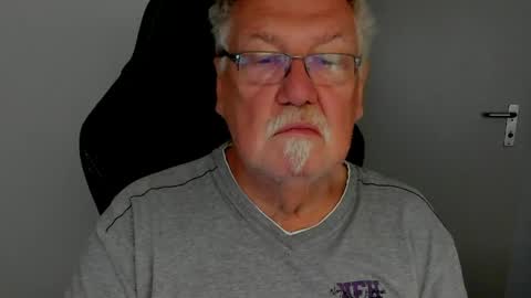 Snapshot of sharlots_pet chatting on 04.28.26 sharlots_pet online show from 04.28.26