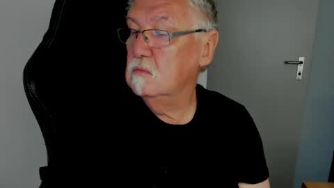 Snapshot of sharlots_pet chatting on 05.04.26 sharlots_pet online show from 05.04.26