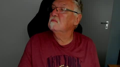 Snapshot of sharlots_pet chatting on 05.05.26 sharlots_pet online show from 05.05.26