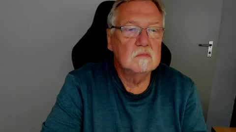 Snapshot of sharlots_pet chatting on 05.06.26 sharlots_pet online show from 05.06.26
