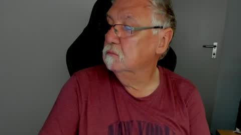Snapshot of sharlots_pet chatting on 05.07.26 sharlots_pet online show from 05.07.26