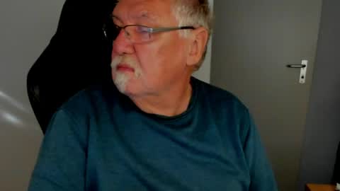 Snapshot of sharlots_pet chatting on 05.08.26 sharlots_pet online show from 05.08.26