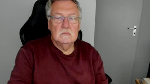 Snapshot of sharlots_pet chatting on 05.16.26 sharlots_pet online show from 05.16.26