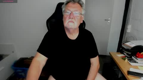 Snapshot of sharlots_pet chatting on 05.24.26 sharlots_pet online show from 05.24.26