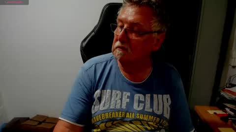 Snapshot of sharlots_pet chatting on 05.27.26 sharlots_pet online show from 05.27.26