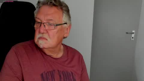 Snapshot of sharlots_pet chatting on 06.01.26 sharlots_pet online show from 06.01.26