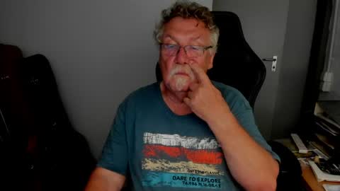 Snapshot of sharlots_pet chatting on 06.30.26 sharlots_pet online show from 06.30.26