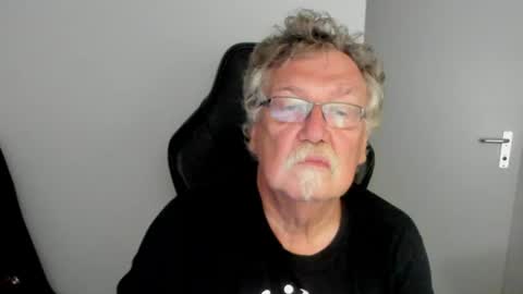 Snapshot of sharlots_pet chatting on 07.27.26 sharlots_pet online show from 07.27.26