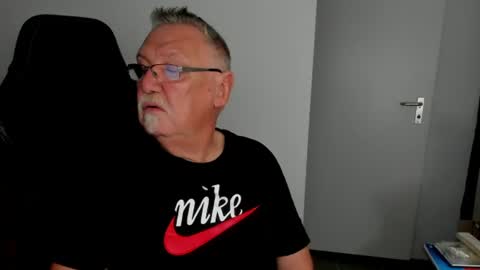 Snapshot of sharlots_pet chatting on 07.28.26 sharlots_pet online show from 07.28.26