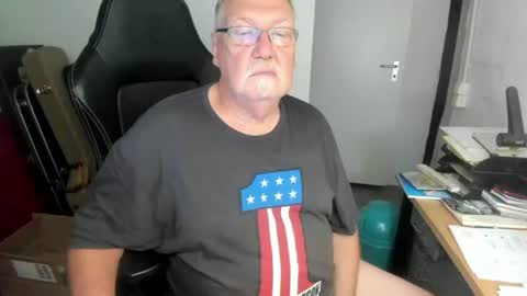 Snapshot of sharlots_pet chatting on 07.30.26 sharlots_pet online show from 07.30.26