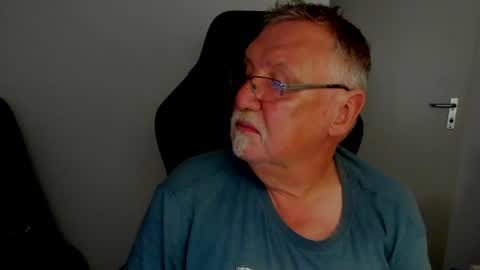 Snapshot of sharlots_pet chatting on 08.03.26 sharlots_pet online show from 08.03.26