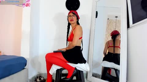 Snapshot of sharon_leather chatting on 04.11.26 sharon_leather online show from 04.11.26