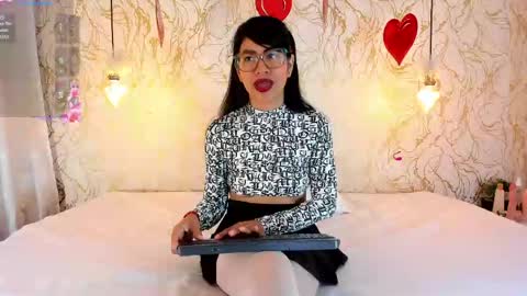 Snapshot of sharon_leather chatting on 05.18.26 sharon_leather online show from 05.18.26