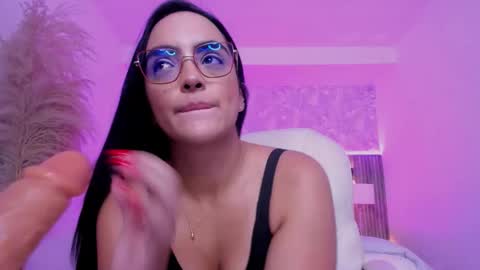 Snapshot of sharon_thompson_ chatting on 09.13.25 Sharon online show from 09.13.25