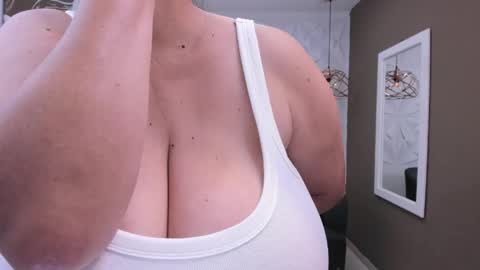 Snapshot of sharon_titts chatting on 05.01.26 sharon online show from 05.01.26