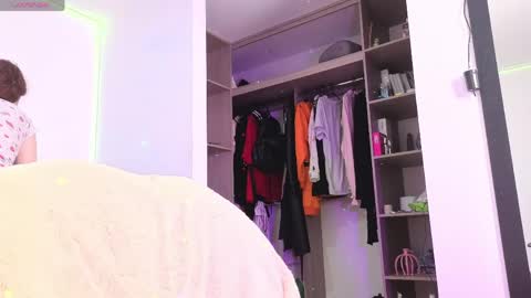 Snapshot of sharonblack_ chatting on 04.23.26 kitsune online show from 04.23.26