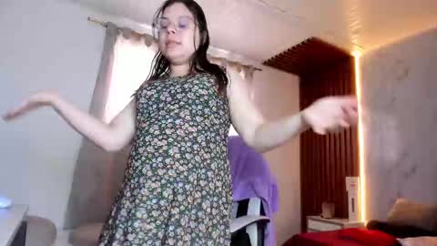 SASHA BLOOM online show from 09.28.25