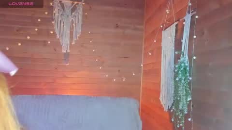 Shantall online show from 04.25.26