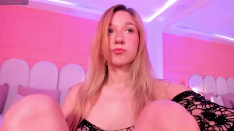 Snapshot of shatall_rouge chatting on 05.28.26 Shantall online show from 05.28.26
