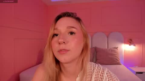 Snapshot of shatall_rouge chatting on 05.31.26 Shantall online show from 05.31.26