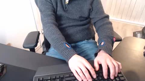 Snapshot of shavedromeo chatting on 12.13.24 shavedromeo online show from 12.13.24