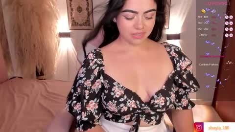 Snapshot of shayla_18 chatting on 02.11.25 dalila online show from 02.11.25