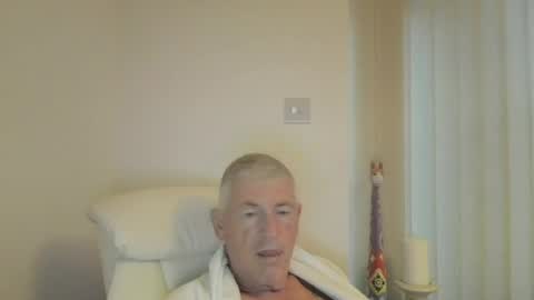 Snapshot of she52 chatting on 07.18.26 she52 online show from 07.18.26