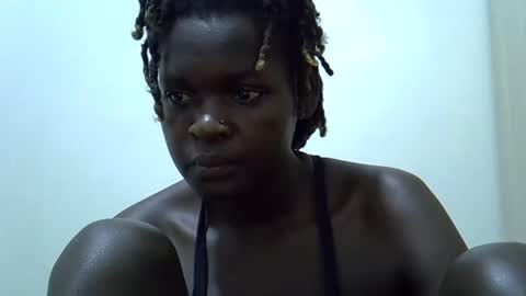 Snapshot of shees_sweet chatting on 05.13.26 shees_sweet online show from 05.13.26
