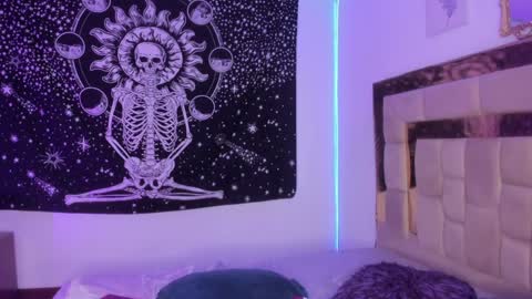 Snapshot of sheeylaroee chatting on 01.05.25 Heidy online show from 01.05.25