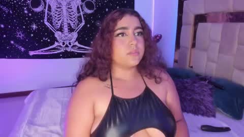 Snapshot of sheeylaroee chatting on 02.20.25 Heidy online show from 02.20.25