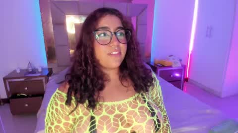 Snapshot of sheeylaroee chatting on 02.25.25 Heidy online show from 02.25.25