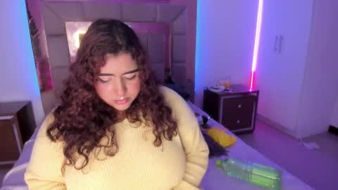 Snapshot of sheeylaroee chatting on 03.11.25 Heidy online show from 03.11.25