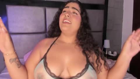 Snapshot of sheeylaroee chatting on 09.11.25 Heidy online show from 09.11.25