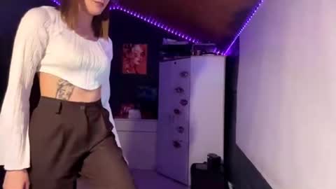 Snapshot of sheilaoverson chatting on 04.14.26 sheilaoverson online show from 04.14.26