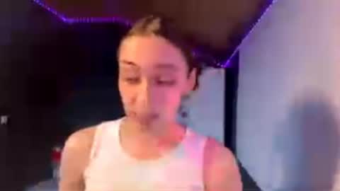 Snapshot of sheilaoverson chatting on 04.15.26 sheilaoverson online show from 04.15.26