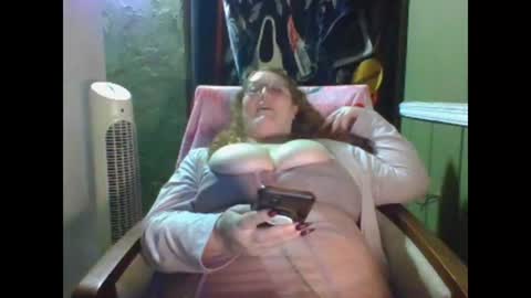 Snapshot of shelbyannn chatting on 05.19.26 Red online show from 05.19.26