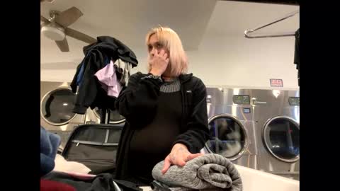 Snapshot of shelbybaby01 chatting on 12.17.24 Shelby holes online show from 12.17.24